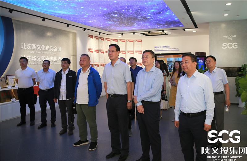 参观集团企业文化展厅