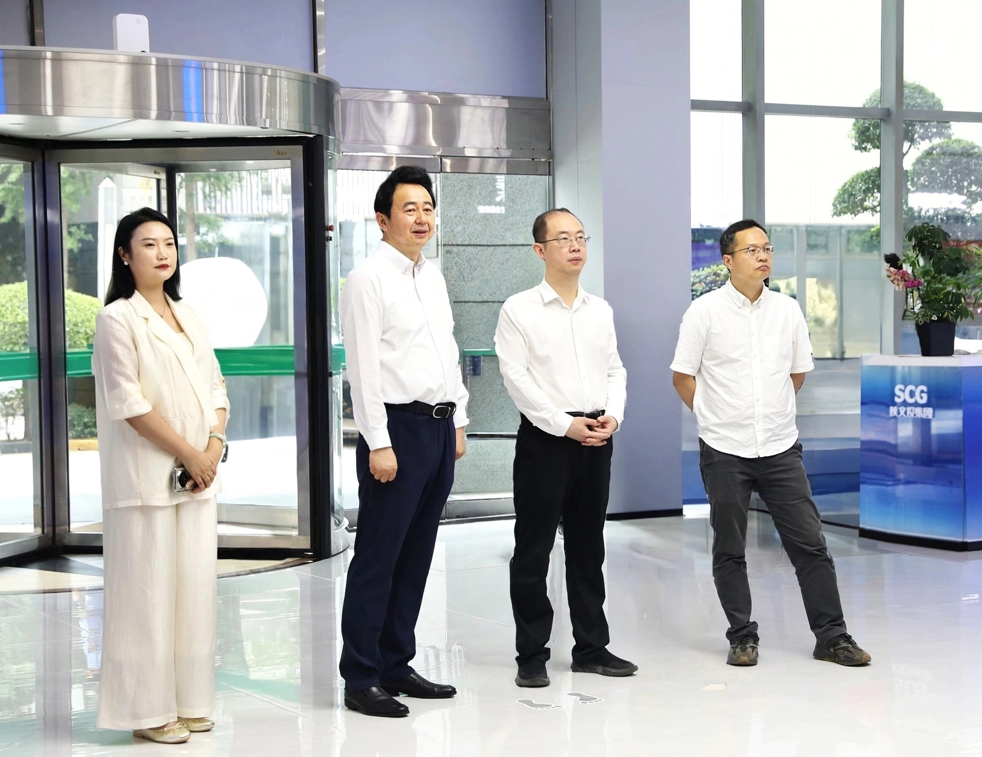 参观陕文投重点项目展厅